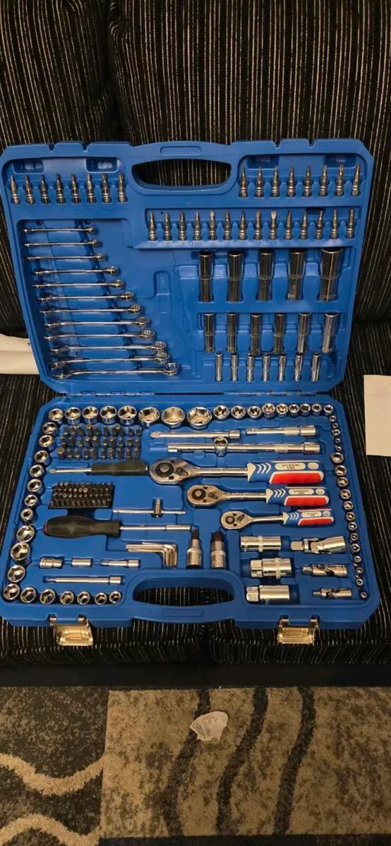 BIG BIG BIG SET OF sockets brand new - Image 3