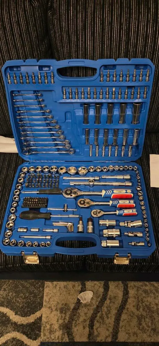 BIG BIG BIG SET OF sockets brand new - Image 4
