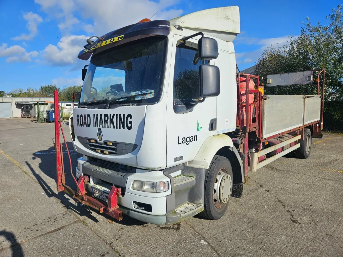 Roadmarking truck - Image 2