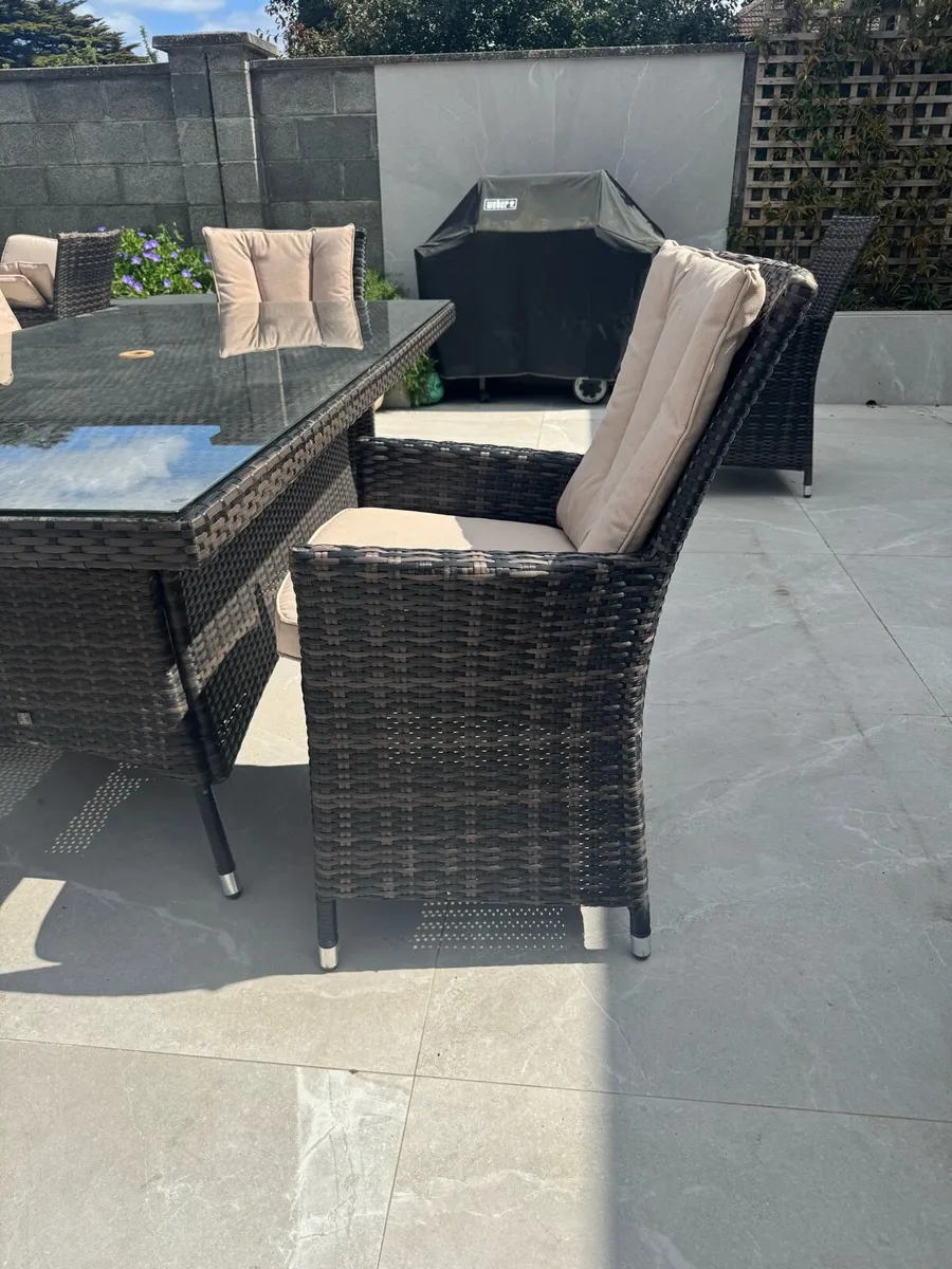 8 Seat Garden Dining Set - Image 3