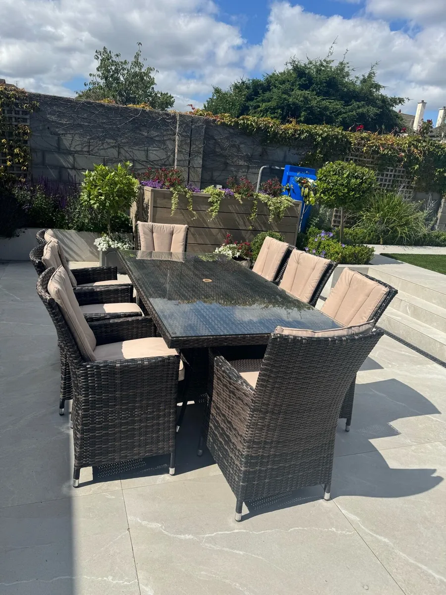 8 Seat Garden Dining Set - Image 1