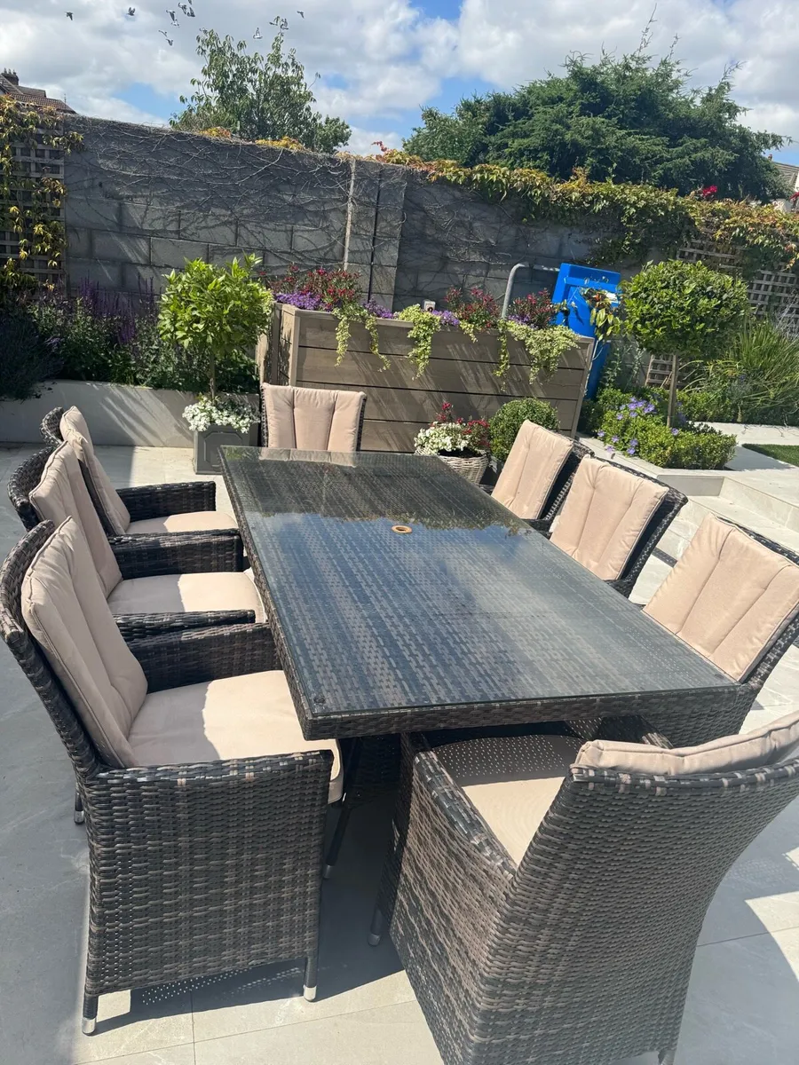 8 Seat Garden Dining Set - Image 4