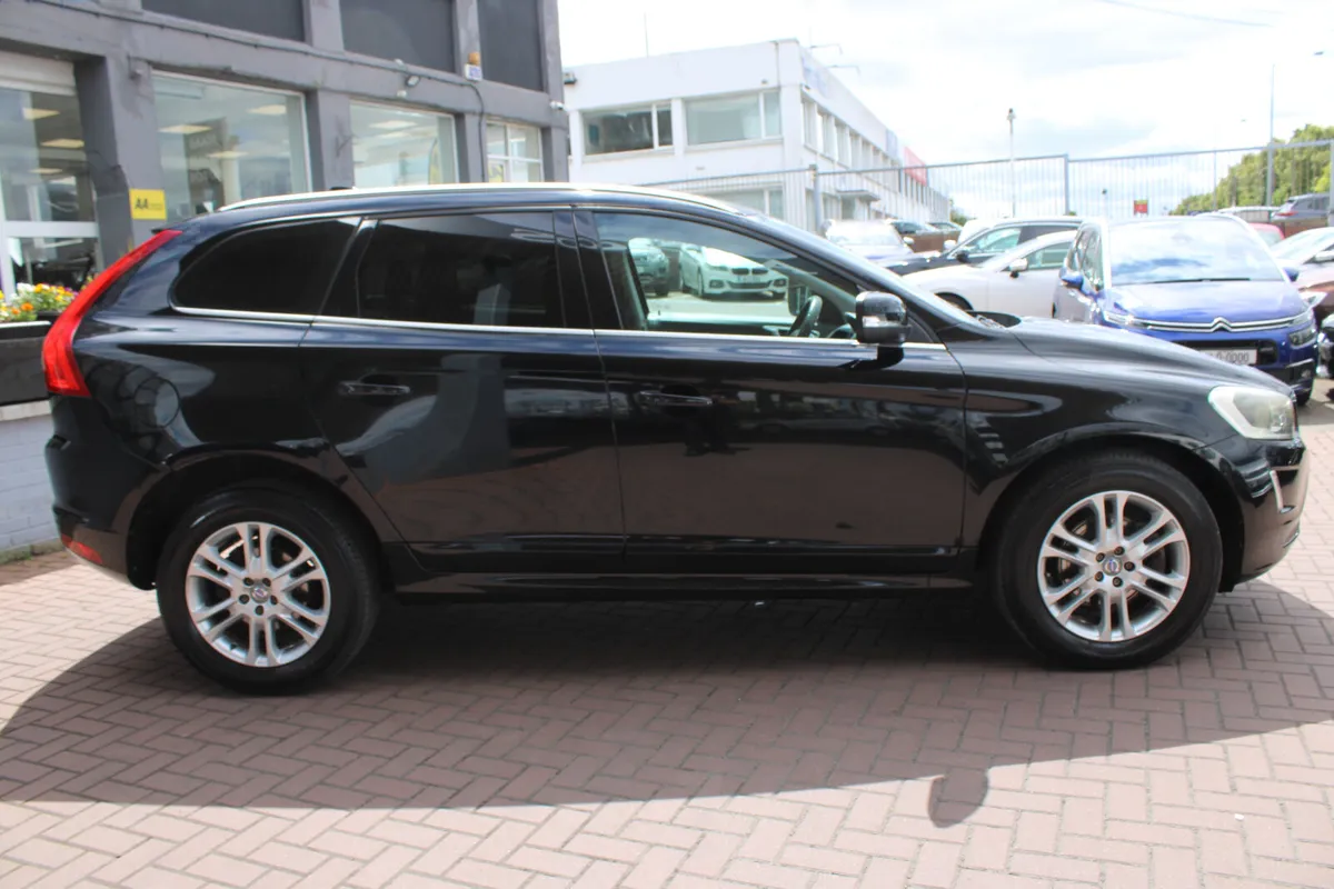 VOLVO XC60 2.0D4 SE CROSS COUNTRY 5DR ESTATE AUTO - Image 3