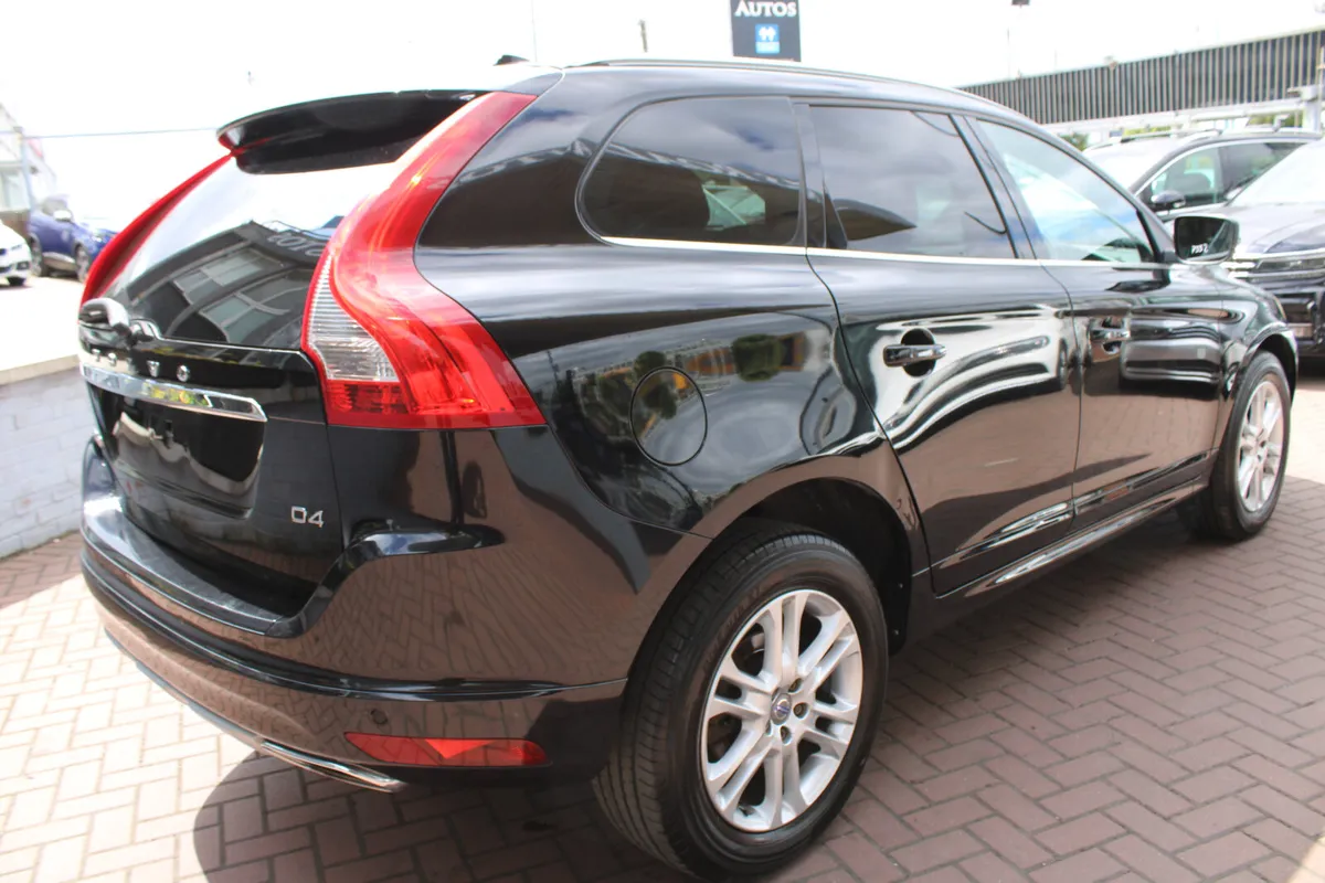 VOLVO XC60 2.0D4 SE CROSS COUNTRY 5DR ESTATE AUTO - Image 4