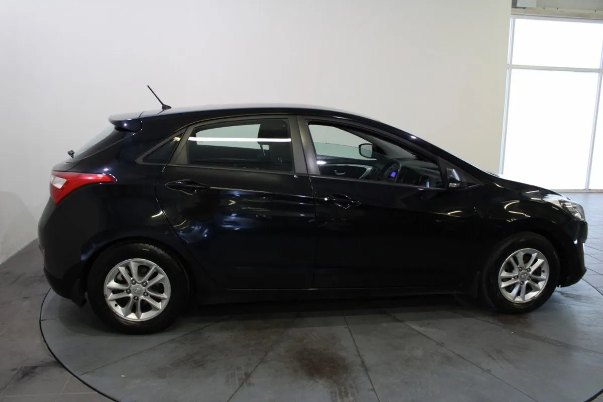 Hyundai i30 1.4 Diesel Elite Plus - Image 4