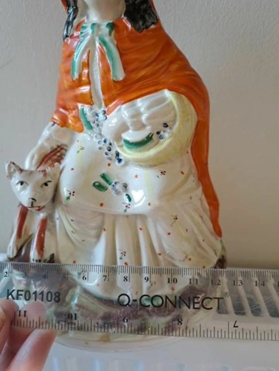 Vintage Red Riding Hood figurine - Image 3