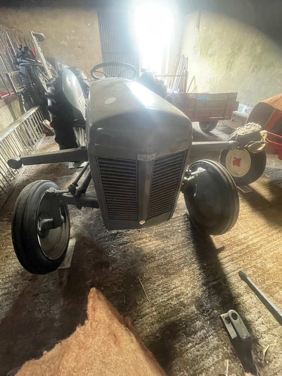 Ferguson T20 Tractor with cutting bar for sale - Image 3