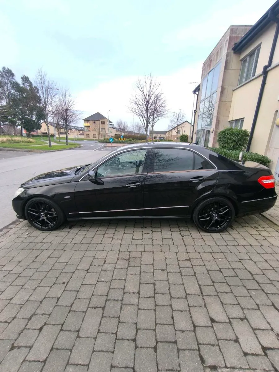 €5850 Mercedes E class Auto Avantgarde 252km - Image 4