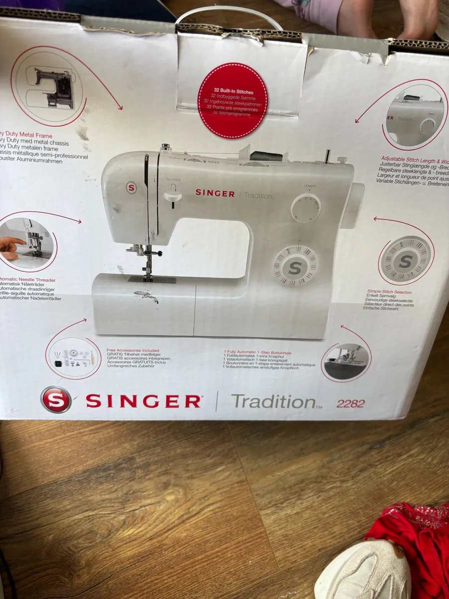 Singer sewing machine (brand new) - Image 1