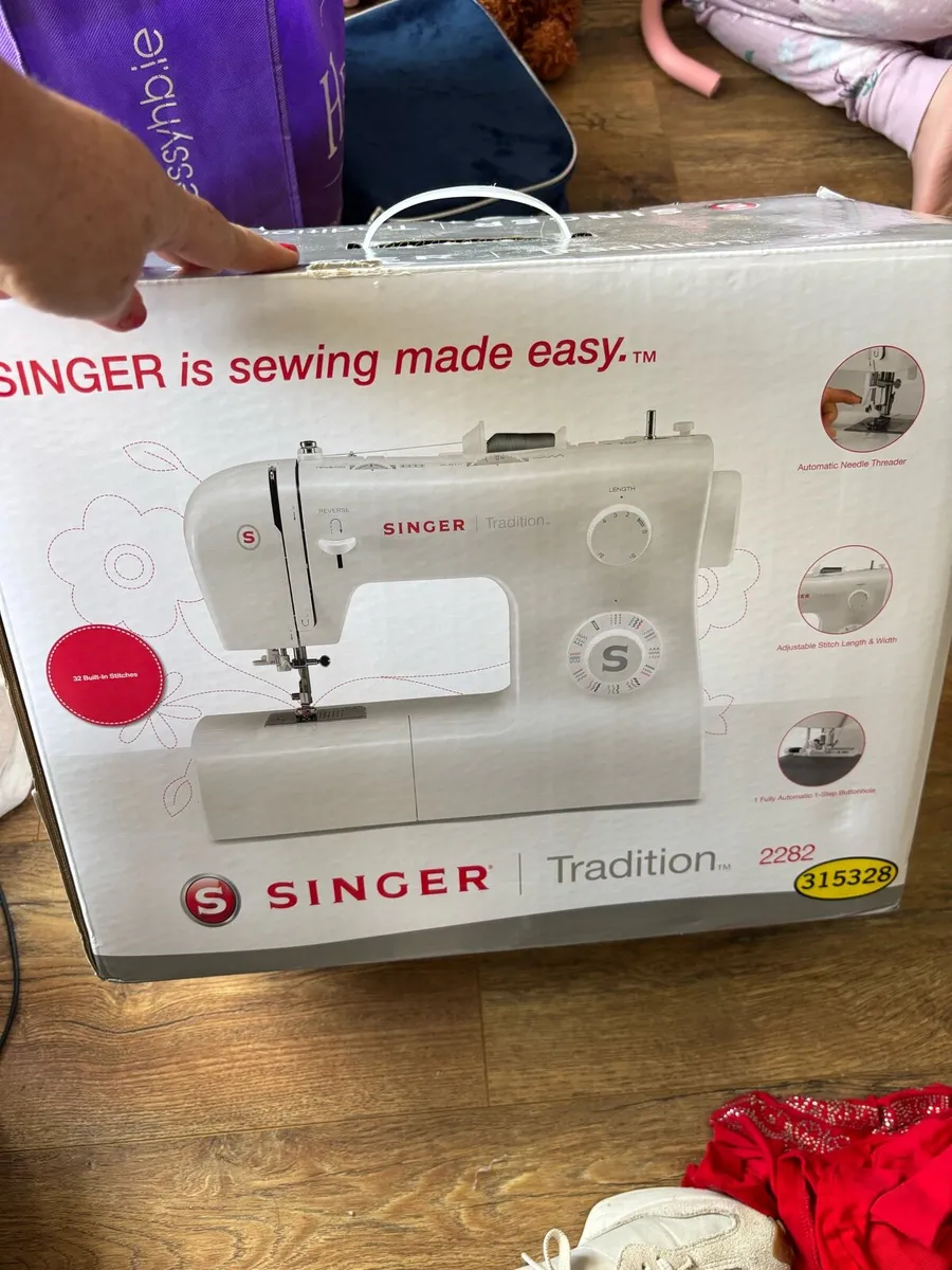 Singer sewing machine (brand new) - Image 2