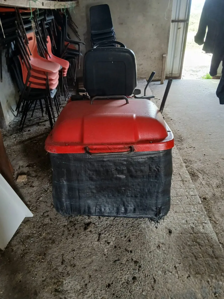 Ride on Lawnmower - Image 3