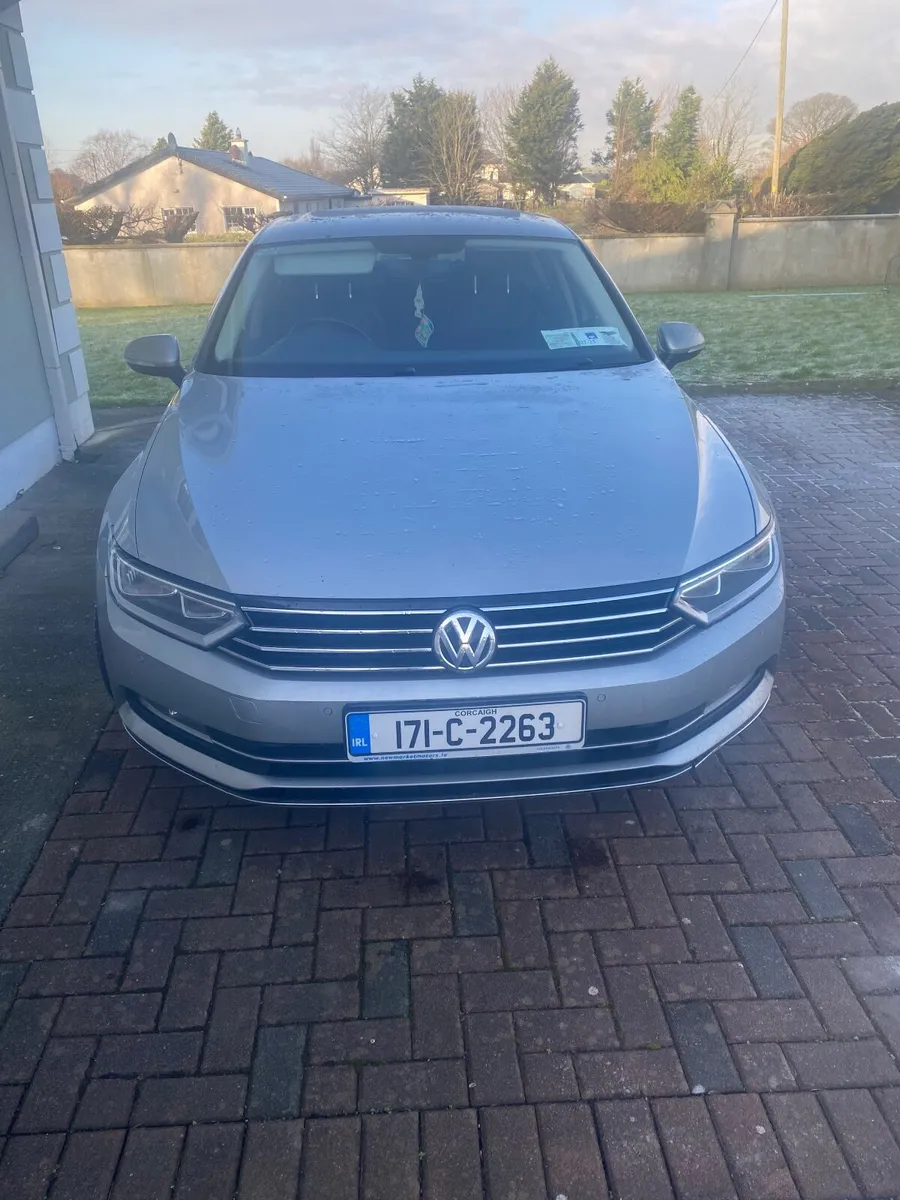 Volkswagen Passat 2017 - Image 2