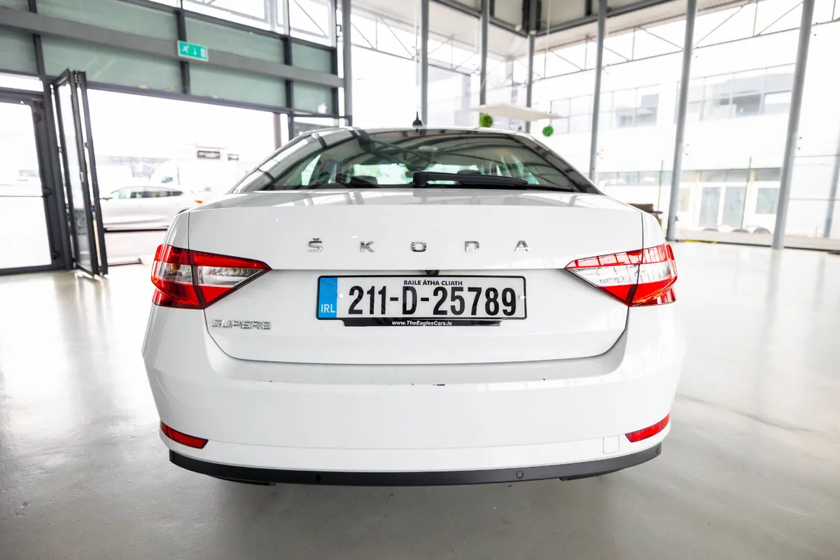 Skoda Superb STYLE 2.0 TDI 150HP 5DR - Image 4