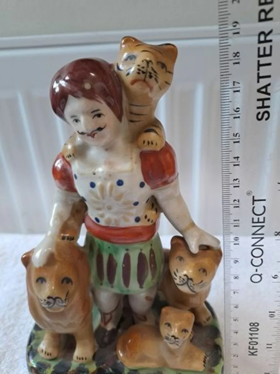 Vintage Lion Tamer figurine - Image 2