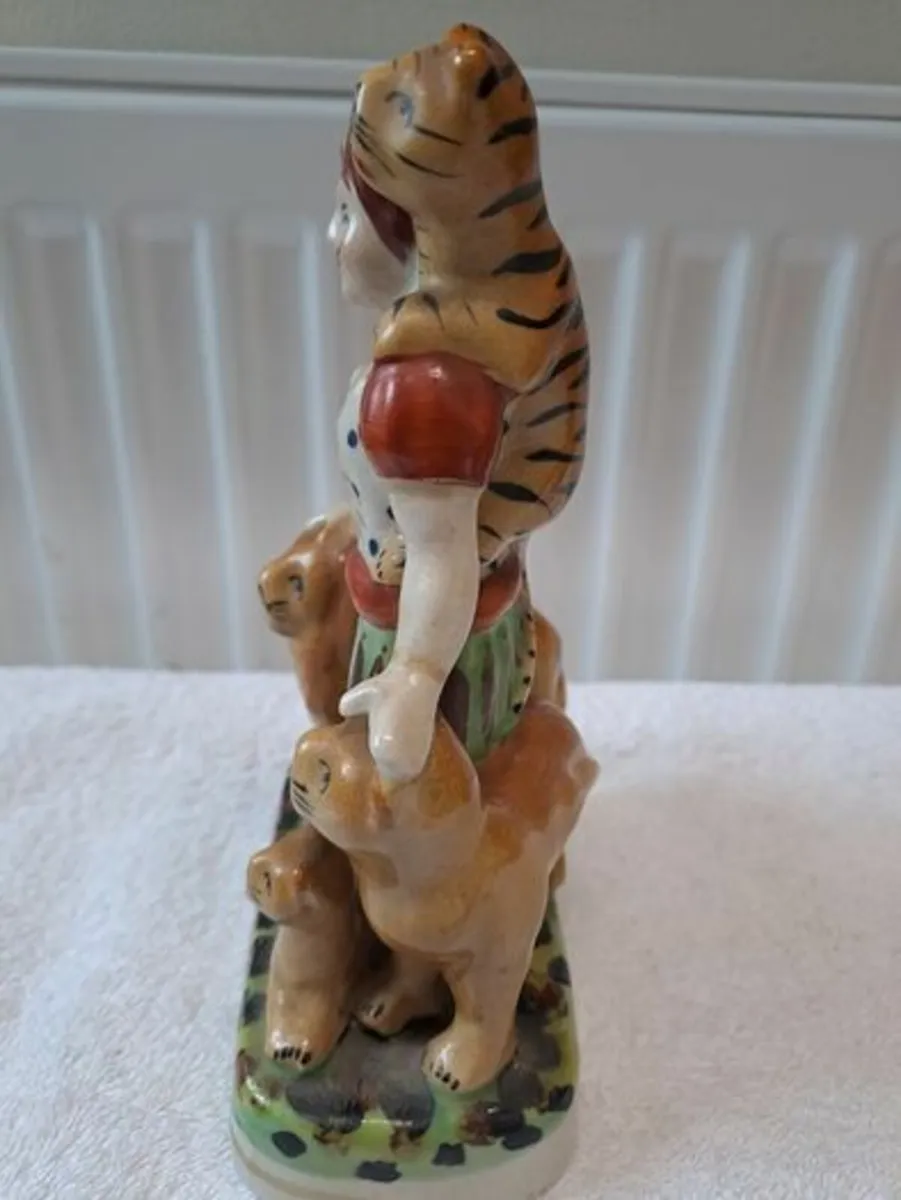 Vintage Lion Tamer figurine - Image 3