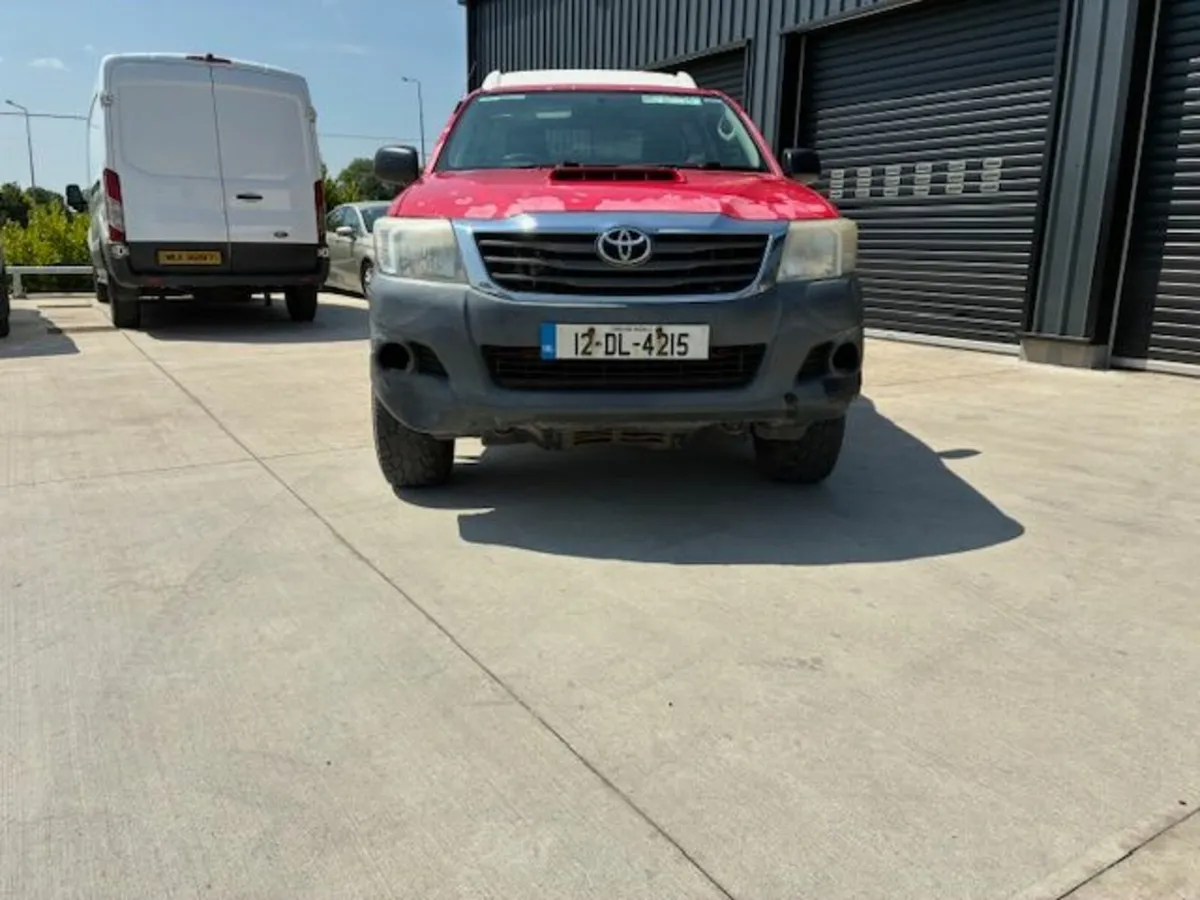 Toyota Hilux 2012 - Image 2