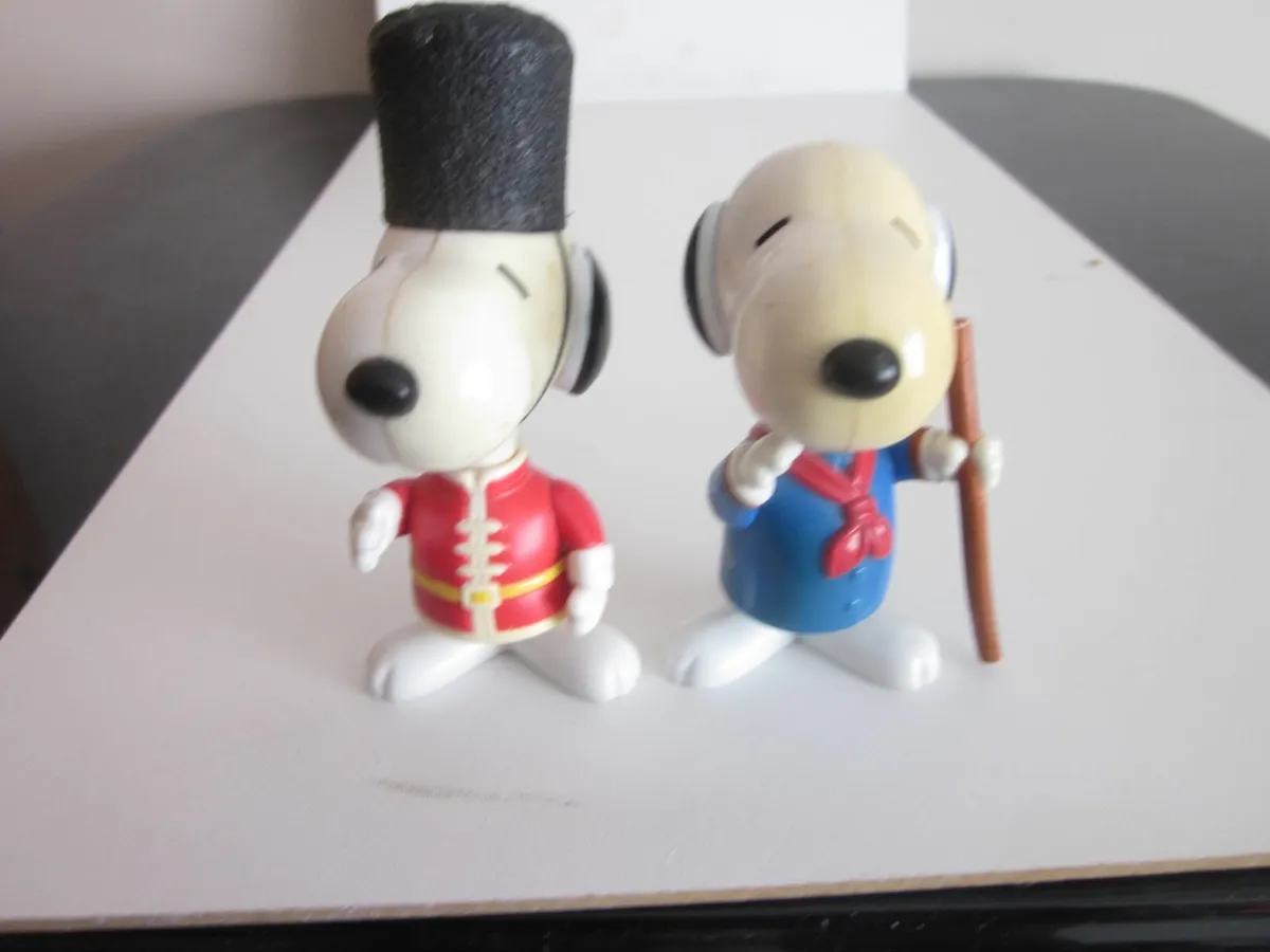 Mc Donald's Happy Meal Toys Snoopy Toy World Tour - Image 1