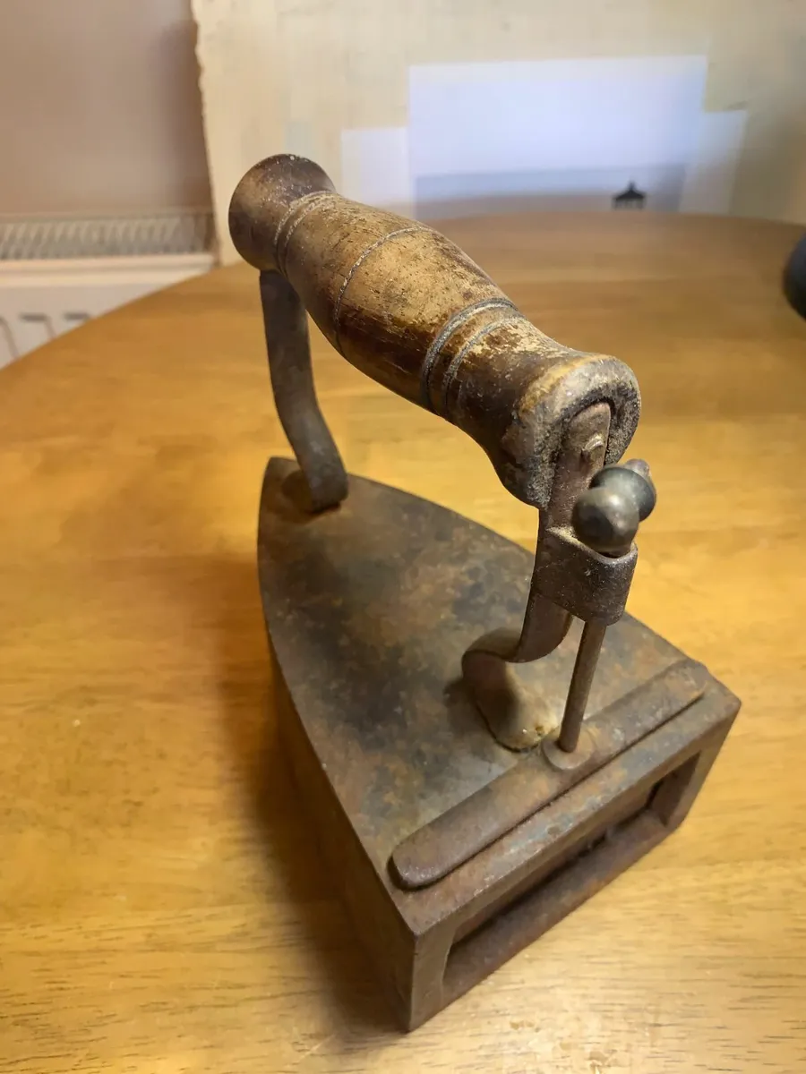 Antique irons - Image 1