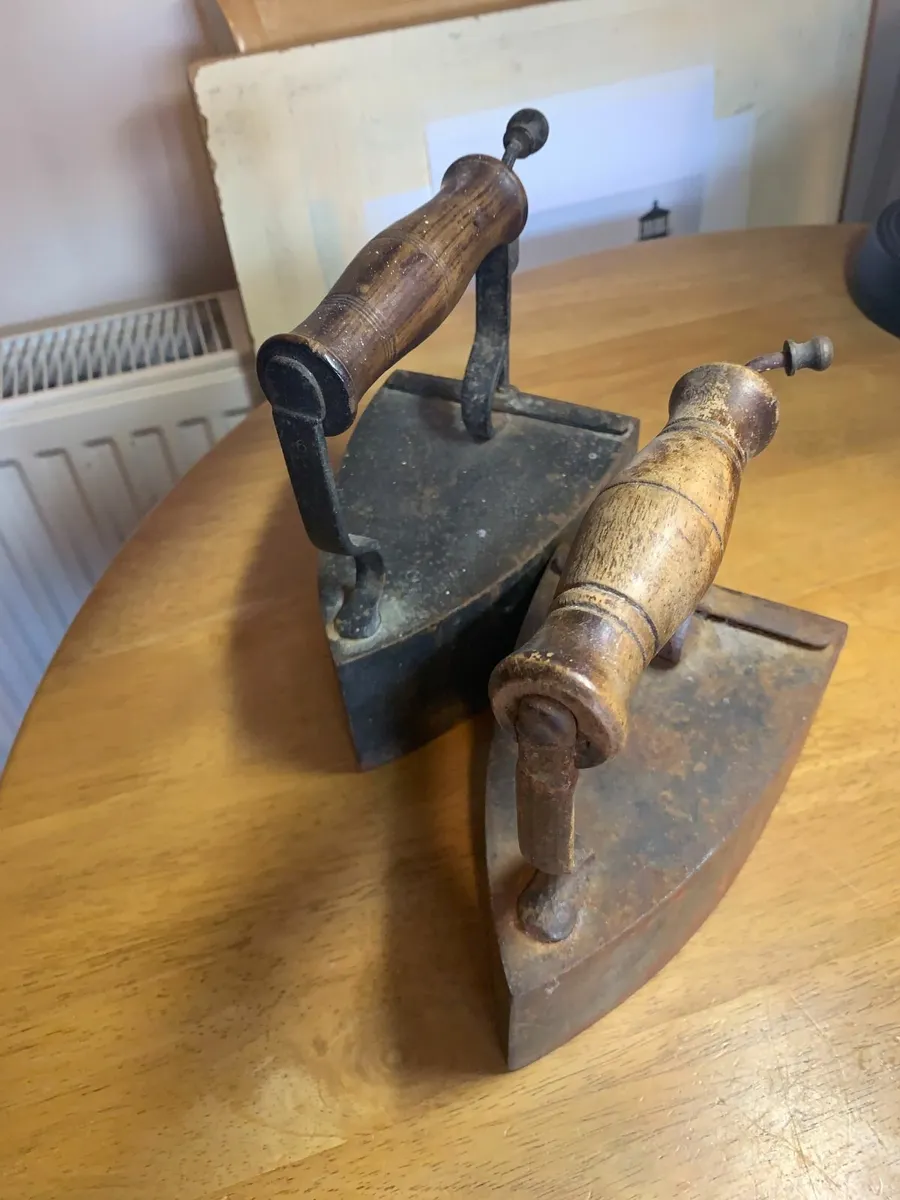Antique irons - Image 3
