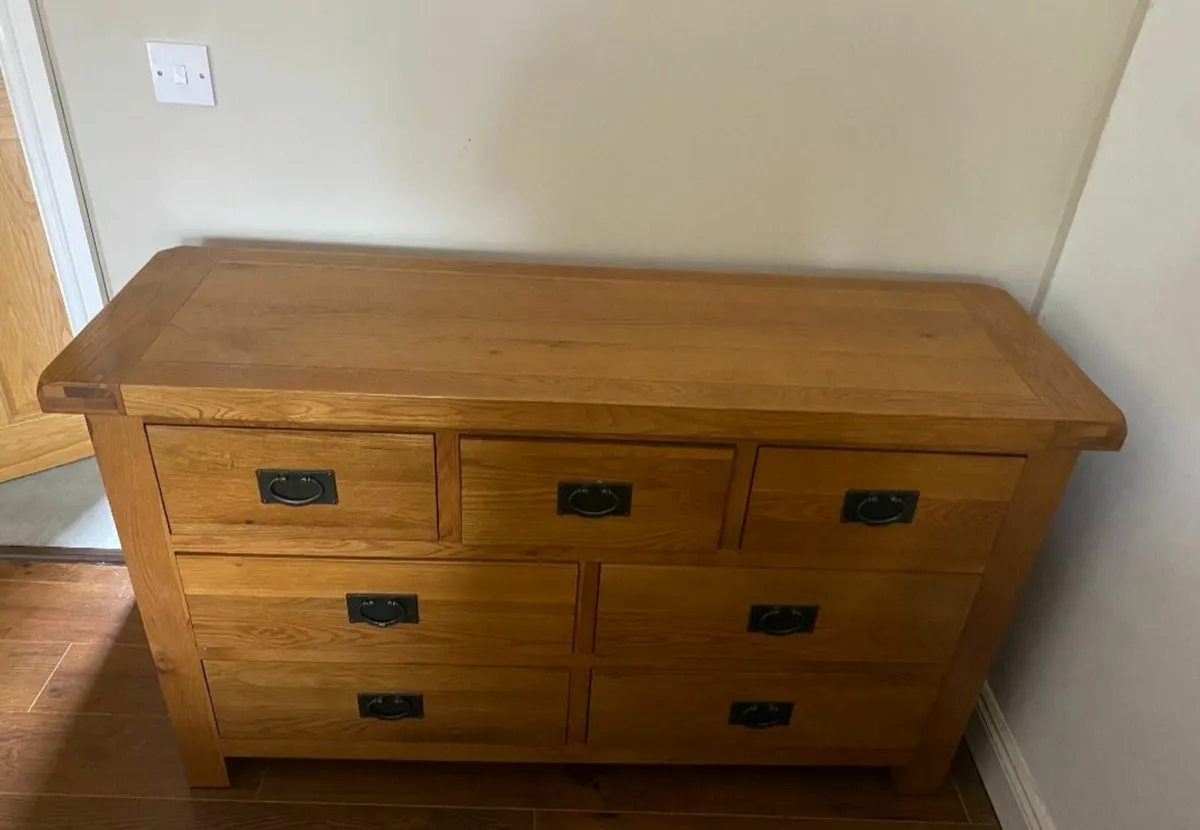 Chest of drawers