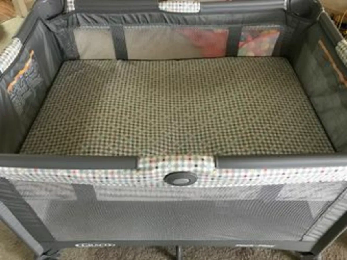 Graco pack n play travel cot - Image 2