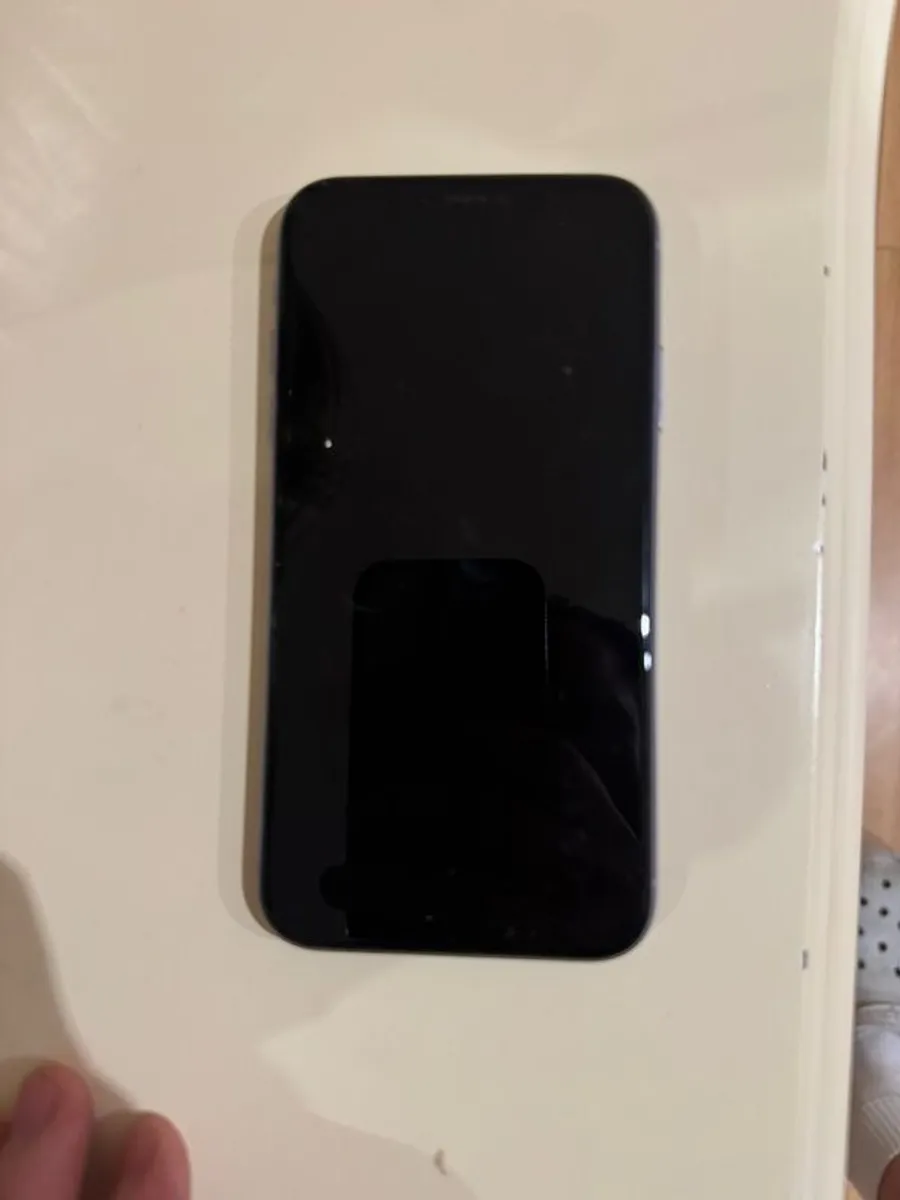 Iphone 11 - Image 3