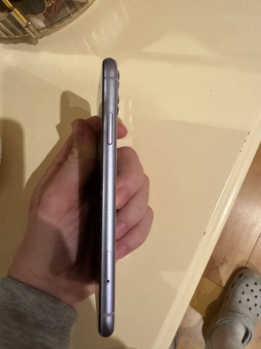 Iphone 11 - Image 4