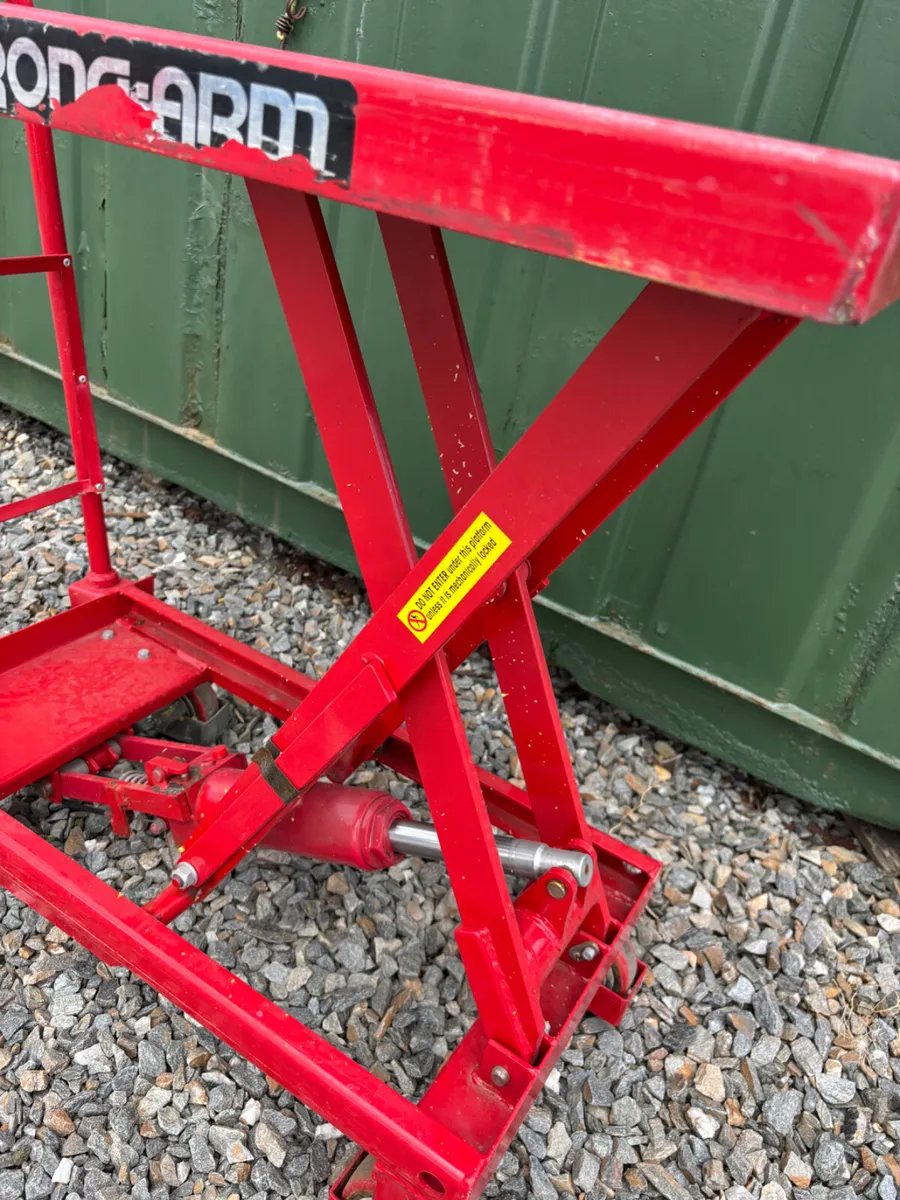 Clarke Strong Arm Hydraulic Lift Table - Image 1