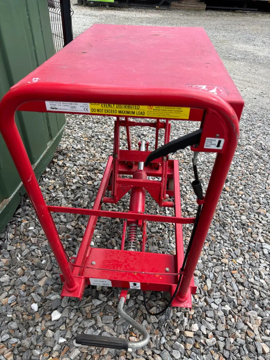 Clarke Strong Arm Hydraulic Lift Table - Image 2