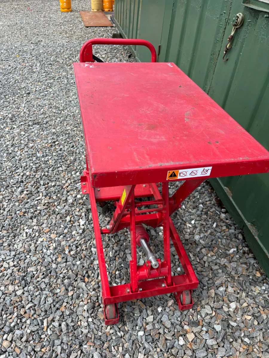 Clarke Strong Arm Hydraulic Lift Table - Image 4