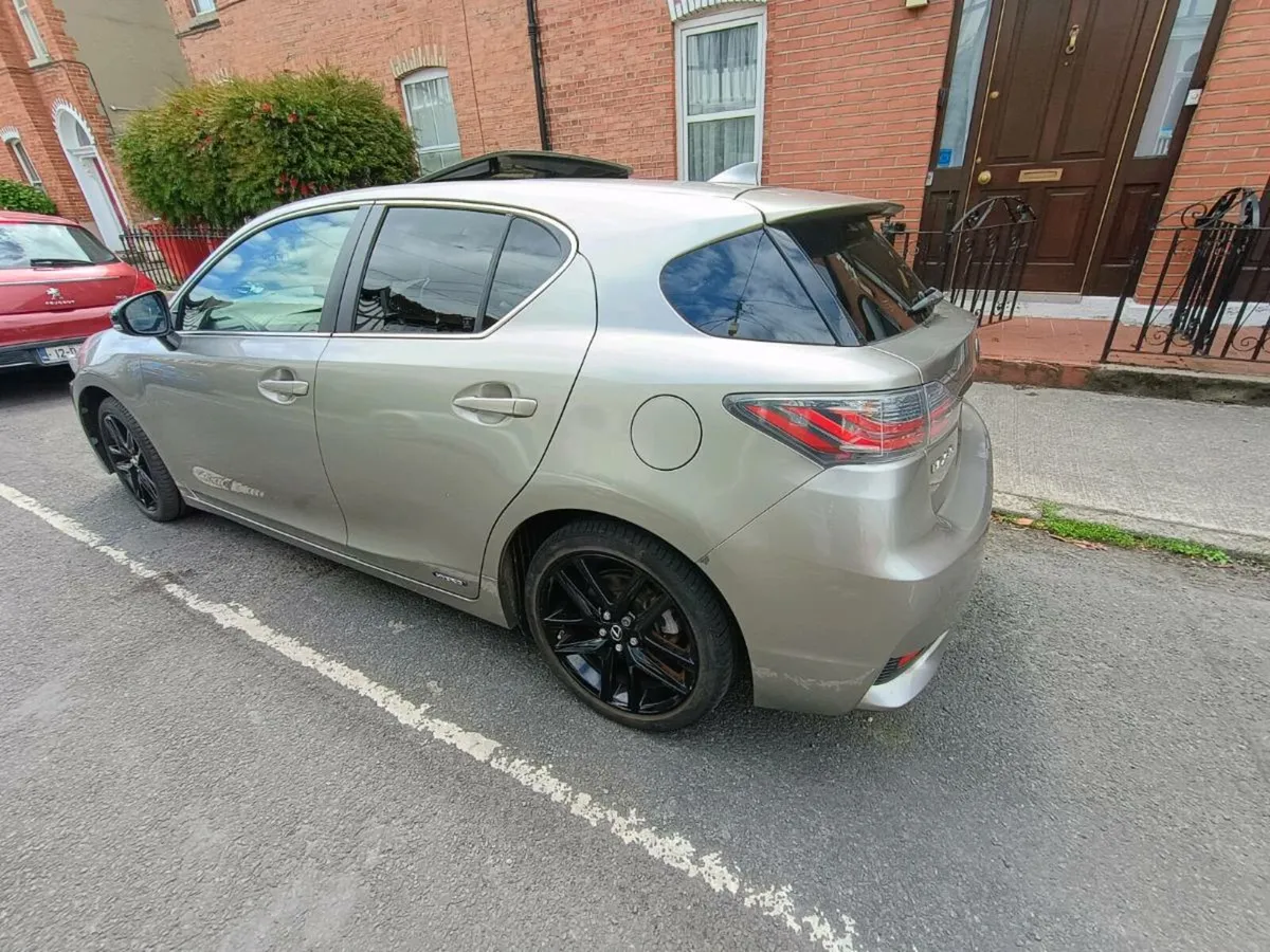 Car - Image 2