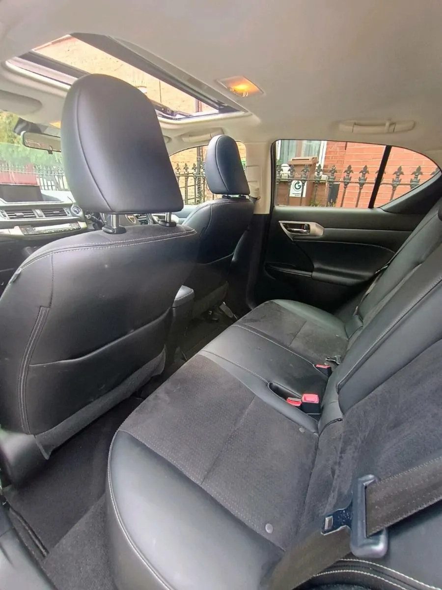 Car - Image 4
