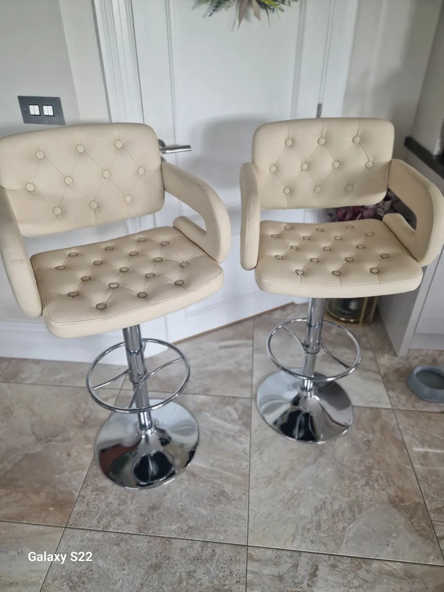 Kitchen counter stools - Image 4
