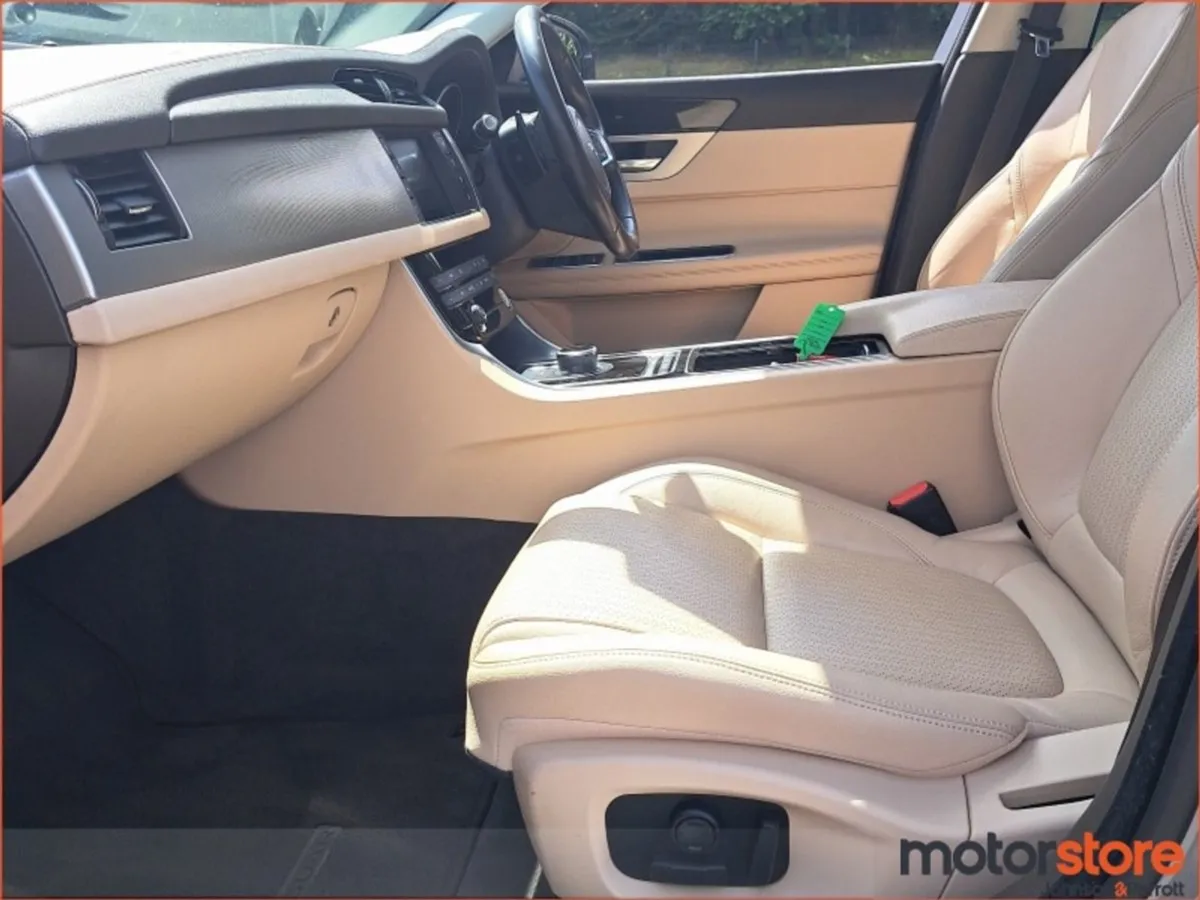 Jaguar XF 2.0d 163 bhp RWD Auto Prestige (one Yea - Image 4