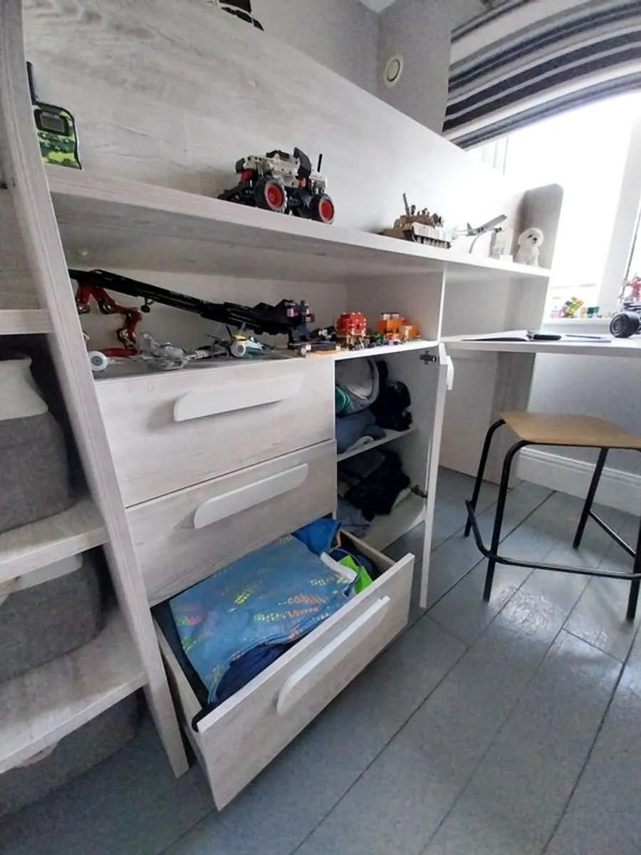 Single bed with integrated Desk and storage - Image 3