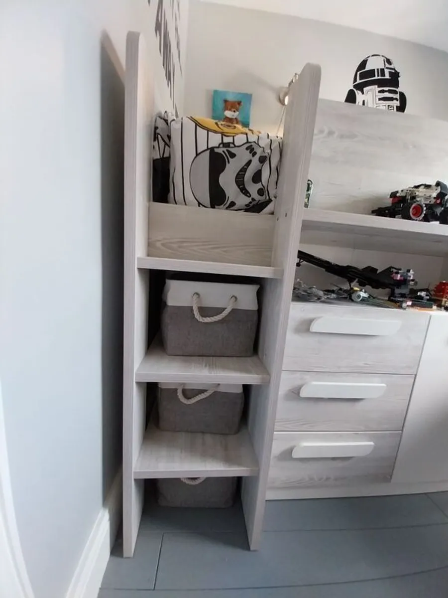 Single bed with integrated Desk and storage - Image 4