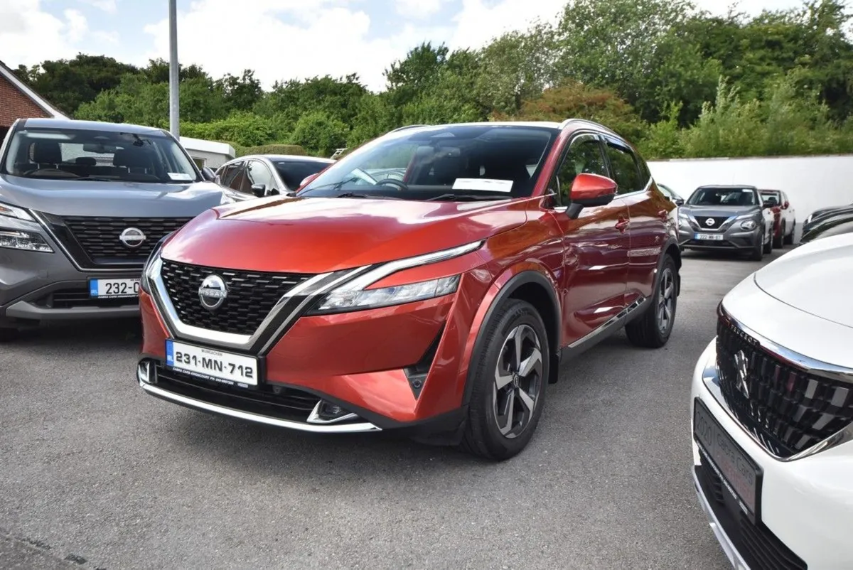 Nissan QASHQAI SV Premium 1.3 Mild Hybrid. 1 Owner - Image 1