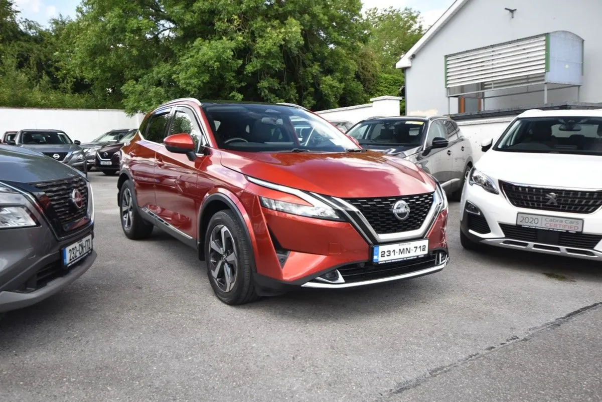 Nissan QASHQAI SV Premium 1.3 Mild Hybrid. 1 Owner - Image 3