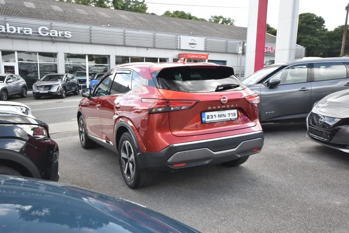 Nissan QASHQAI SV Premium 1.3 Mild Hybrid. 1 Owner - Image 4