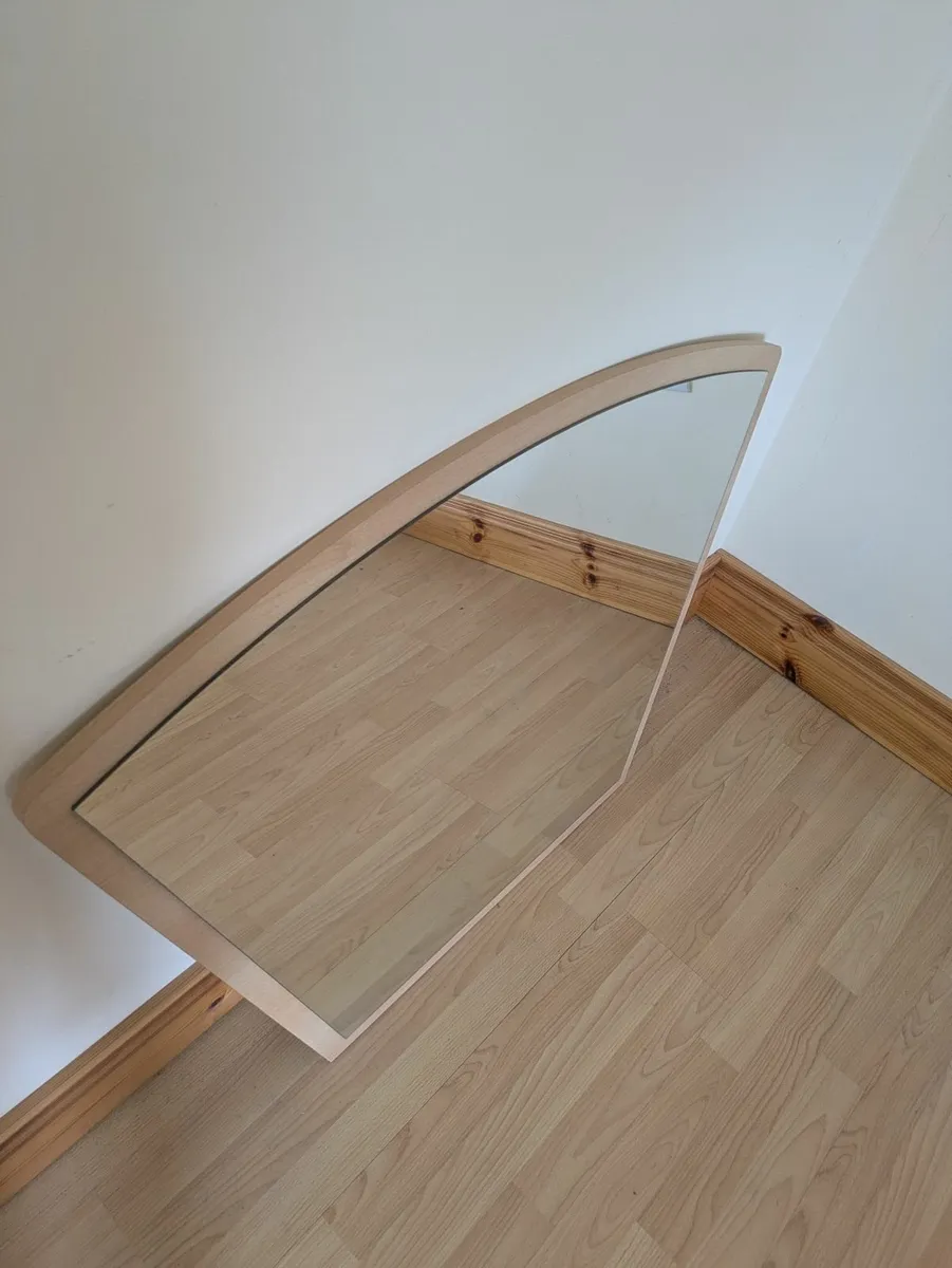 Table, chairs and mirrors - Image 2