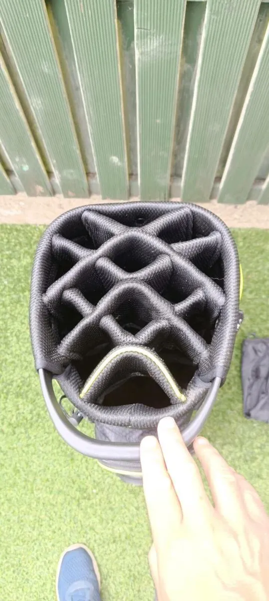 Wilson Golf Bag - Image 4