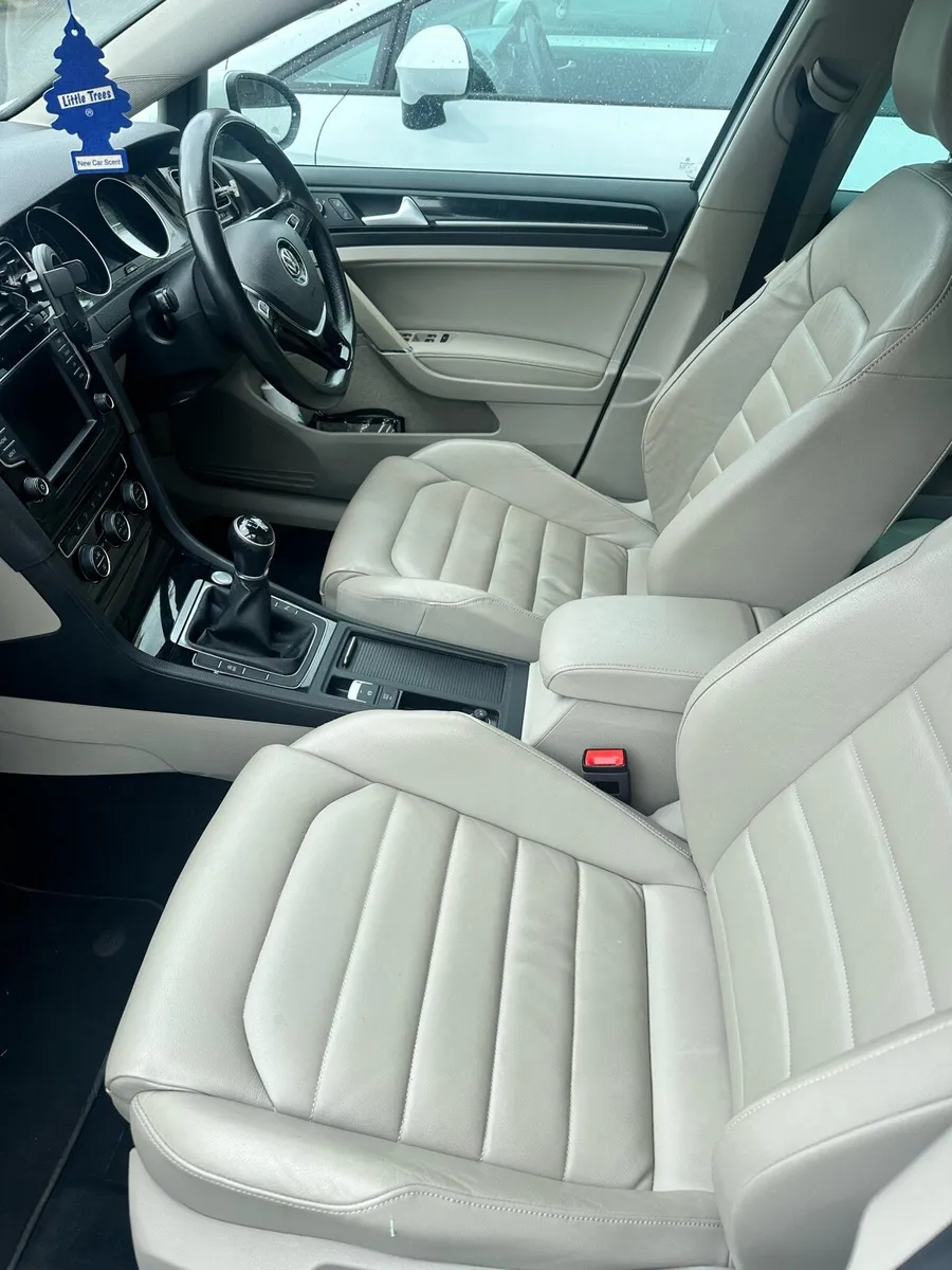Volkswagen Golf - Image 4