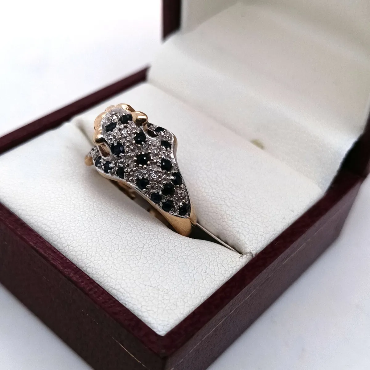 9k Gold, Diamond, Sapphire & Emerald Leopard Ring - Image 4