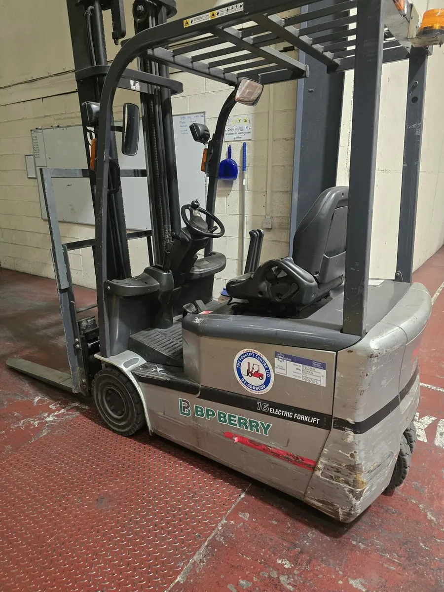 1.6 ton electric forklift - Image 3