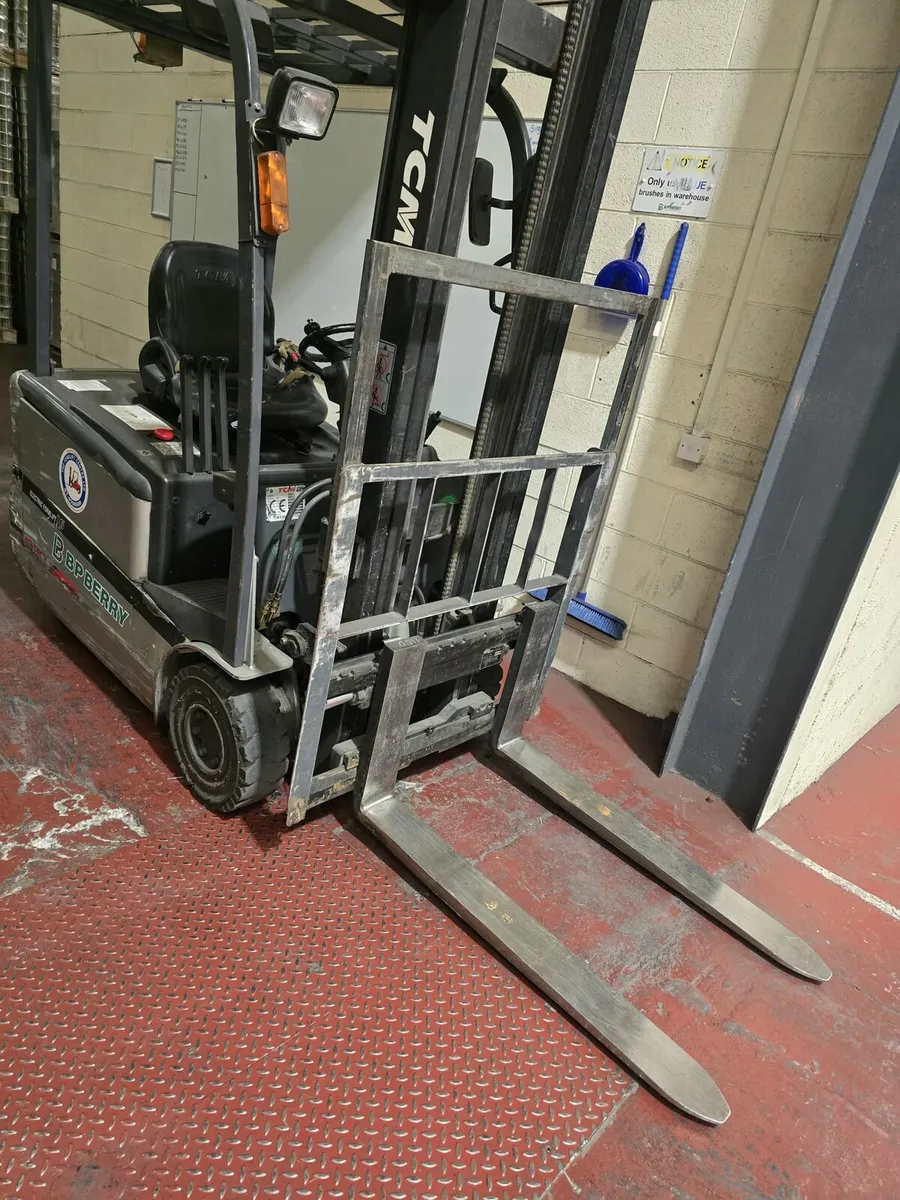 1.6 ton electric forklift - Image 1