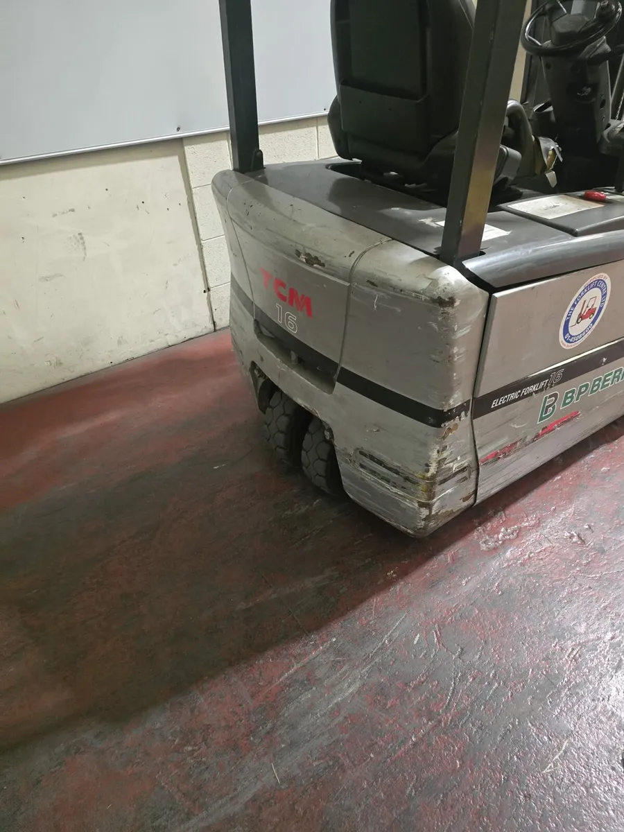 1.6 ton electric forklift - Image 4