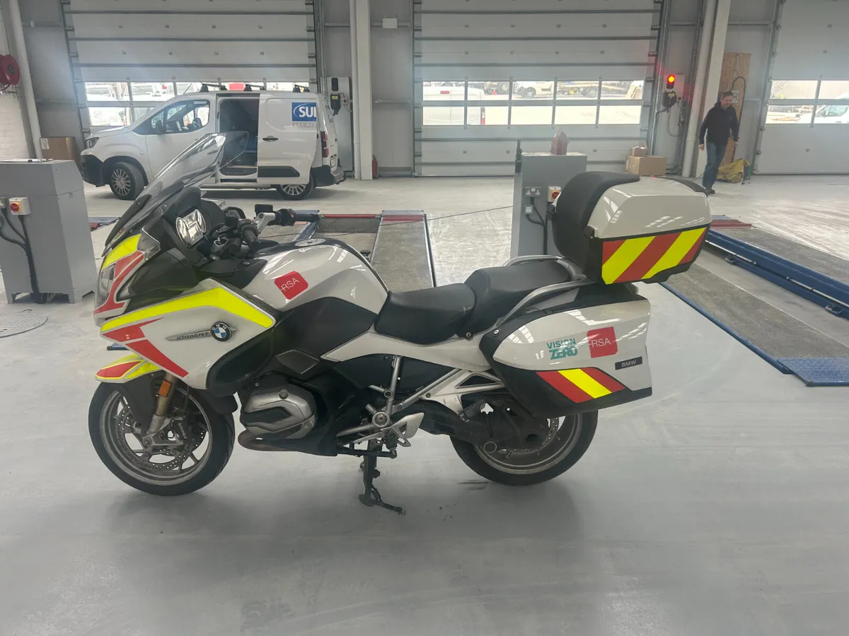 UNRESERVED  2017 BMW R1200RT MOTORBIKE FOR AUCTION - Image 4