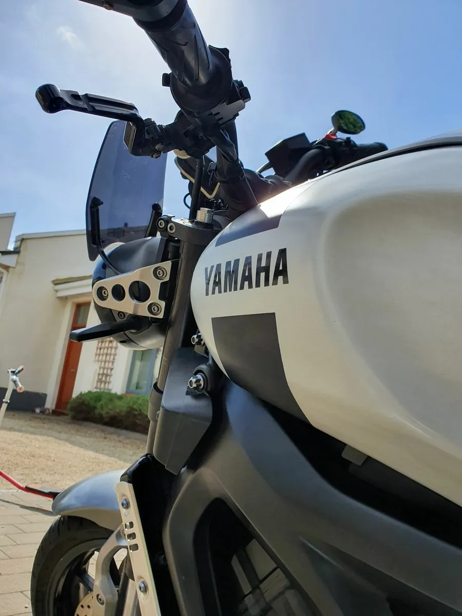 YAMAHA XSR 900 - Image 3