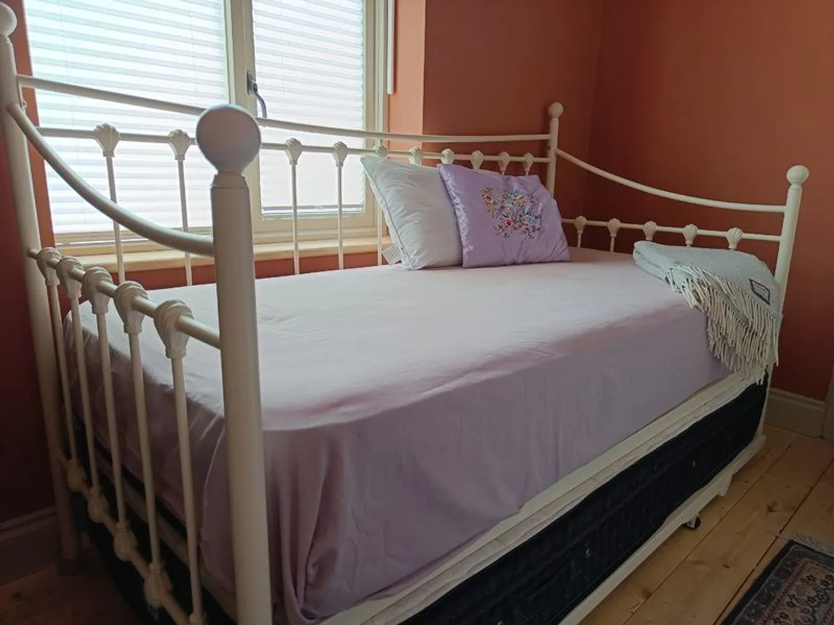 Daybed with Trundle and mattresses. Convertible single / double bed. - Image 1