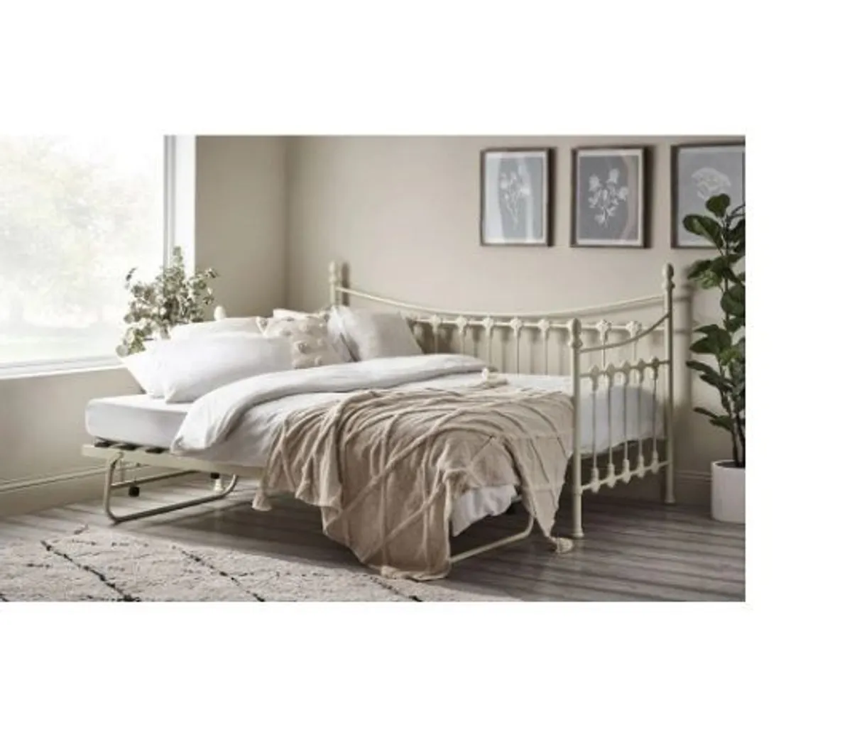 Daybed with Trundle and mattresses. Convertible single / double bed. - Image 4